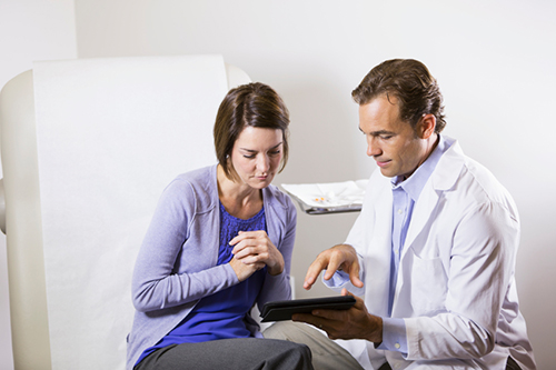 Doctor advises a patient on the results of a genetic test.