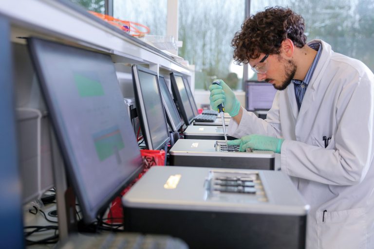 Male scientist working in Oxford Nanopore Technologies' genetic sequencing lab