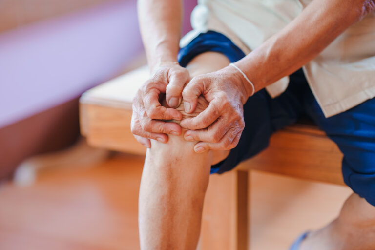 People Prone to Allergies May Have Increased Osteoarthritis Risk
